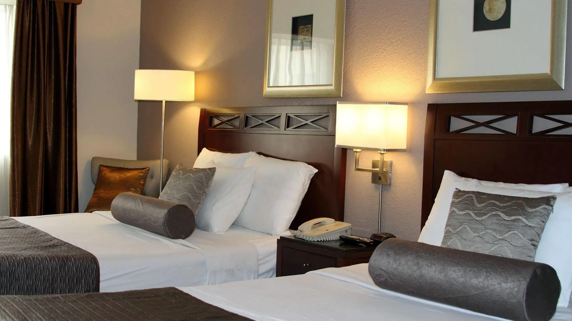 Red Lion Inn And Suites Victoria Saanich